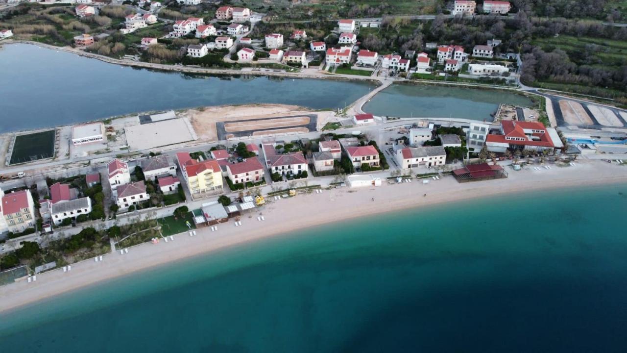 Rooms & Apartments Kaurloto Pag Town Exteriör bild